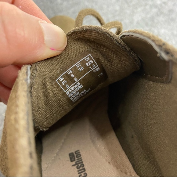 Clarks Lace Up Khaki Green Suede Wedge Booties Women’s Size 6 - Picture 9 of 10